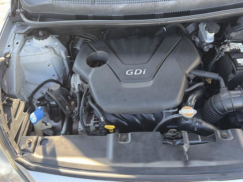 Used 2012 Hyundai Accent SE FWD image 28