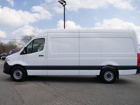 Used 2024 Mercedes-Benz Sprinter 2500 image 31
