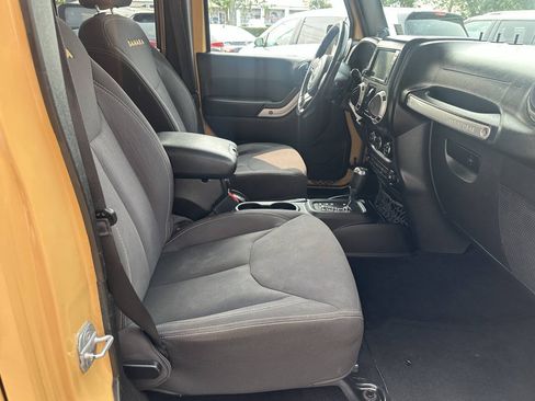 Used 2013 Jeep Wrangler Unlimited Sahara w/ Dual Top Group AWD/4WD image 13