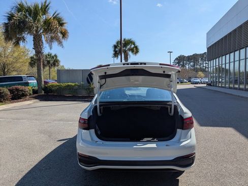 Used 2023 Volkswagen Jetta SE w/ Panoramic Sunroof Package image 7