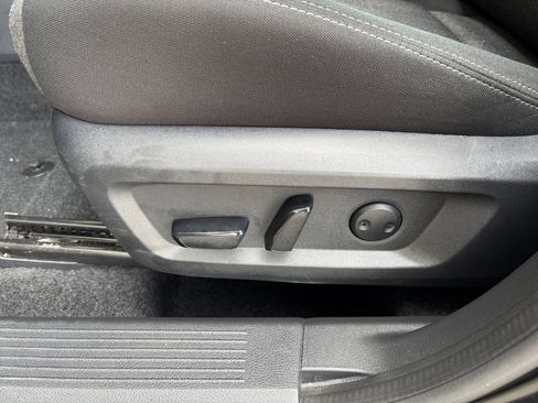 Used 2025 Nissan Rogue SV FWD image 21
