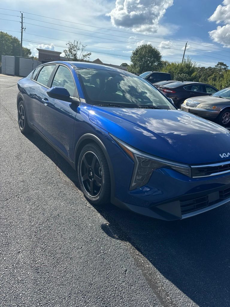 Used 2025 Kia K4 EX FWD image 3