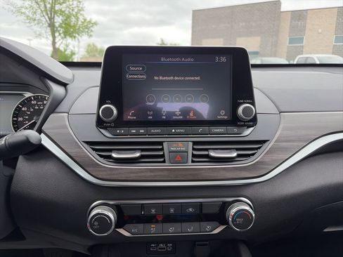 Used 2025 Nissan Altima 2.5 SV image 8