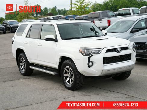 Used 2018 Toyota 4Runner TRD Off-Road Premium AWD/4WD image 3