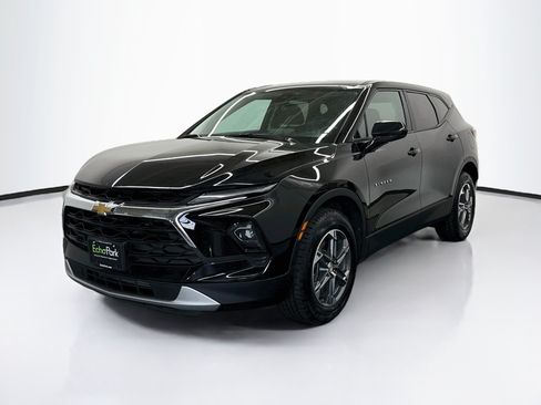 Used 2025 Chevrolet Blazer LT FWD image 3