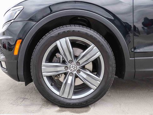 Used 2018 Volkswagen Tiguan SEL Premium FWD image 11