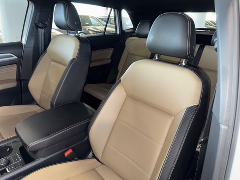 Used 2023 Volkswagen Atlas Cross Sport SEL R-Line image 33