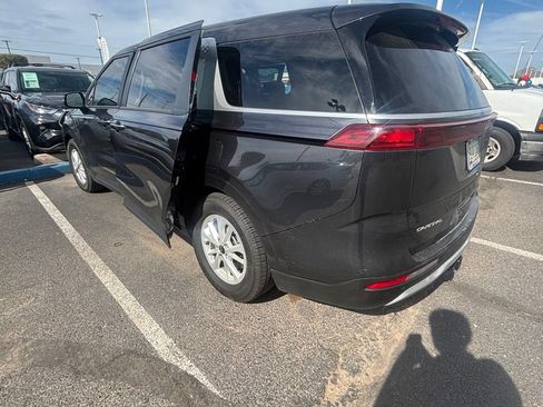 Used 2024 Kia Carnival LX FWD image 1