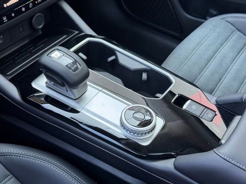 New 2025 Mitsubishi Outlander SE image 16