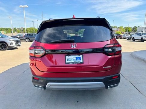 Certified 2025 Honda Pilot Touring image 6