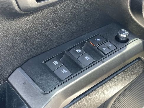 Used 2017 Toyota Tacoma TRD Off-Road w/ Tow Package (A/T) AWD/4WD image 17