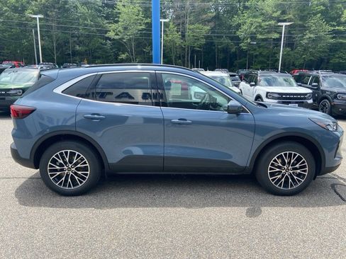 New 2025 Ford Escape SE image 9