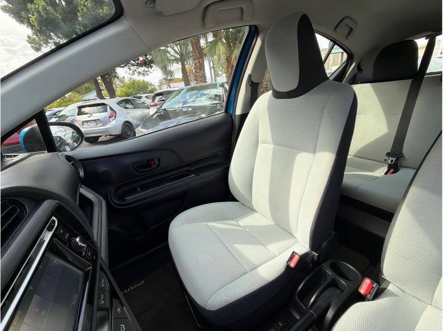 Used 2017 Toyota Prius C One FWD image 8