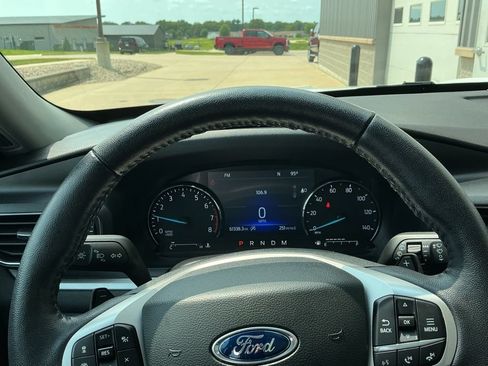 Used 2021 Ford Explorer XLT w/ Equipment Group 202A AWD/4WD image 14