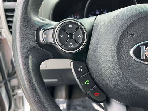 Used 2016 Kia Soul FWD image 16