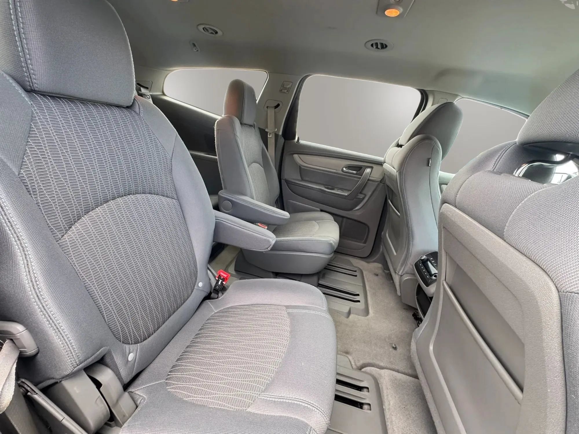 Used 2017 Chevrolet Traverse LT FWD image 14