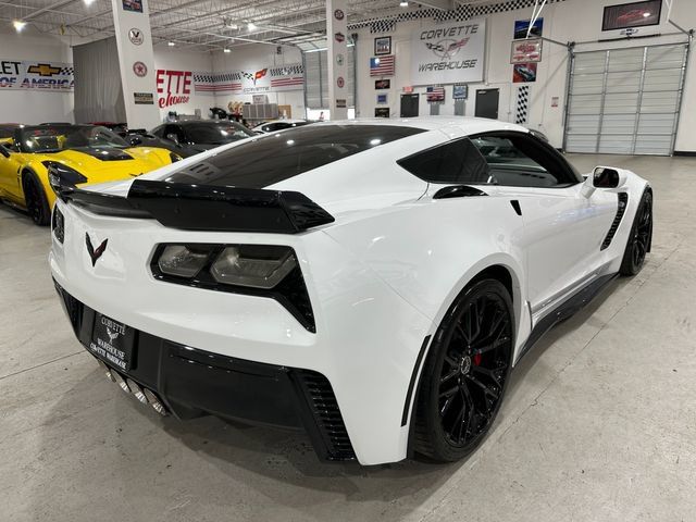 Used 2015 Chevrolet Corvette Z06 w/ 3LZ Preferred Equipment Group RWD image 32