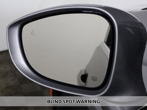 Used 2021 Chrysler Pacifica Touring-L image 7