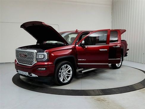 Used 2018 GMC Sierra 1500 Denali w/ Denali Ultimate Package image 11