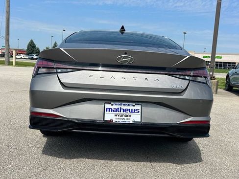 Used 2022 Hyundai Elantra Limited w/ Cargo Package FWD image 4
