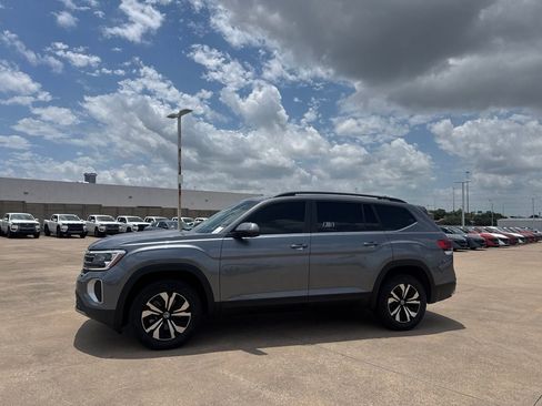 Used 2024 Volkswagen Atlas SE FWD image 12