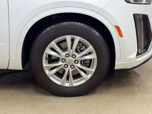 Used 2024 Cadillac XT6 Luxury w/ LPO, Floor Liner Package FWD image 4