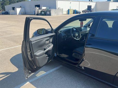 Used 2026 Honda HR-V EX-L image 11