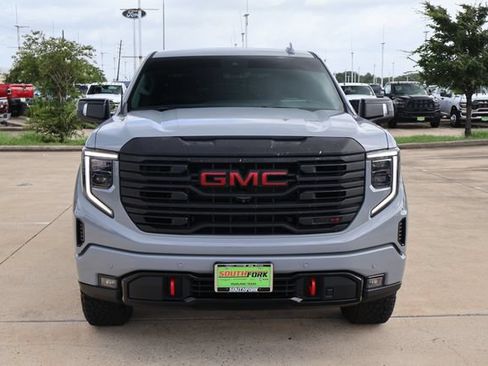 Used 2024 GMC Sierra 1500 AT4 w/ Technology Package AWD/4WD image 2