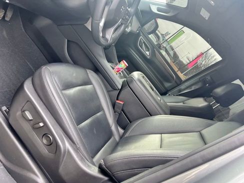 Used 2024 Chevrolet Suburban Z71 w/ Luxury Package image 13