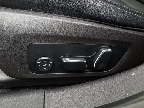 Used 2024 BMW 330i xDrive Sedan w/ Convenience Package image 26