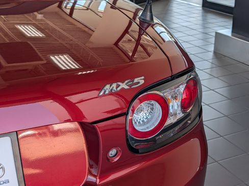 Used 2007 MAZDA MX-5 Miata Touring w/ Suspension Pkg RWD image 4