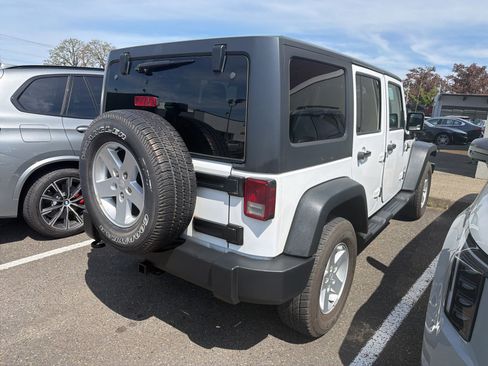 Used 2018 Jeep Wrangler Unlimited Sport S AWD/4WD image 3