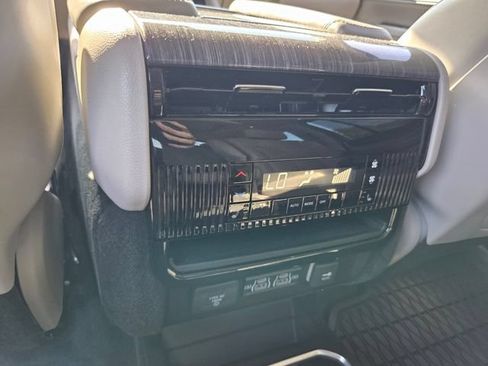 Used 2022 Jeep Wagoneer Series II w/ Convenience Group I AWD/4WD image 17