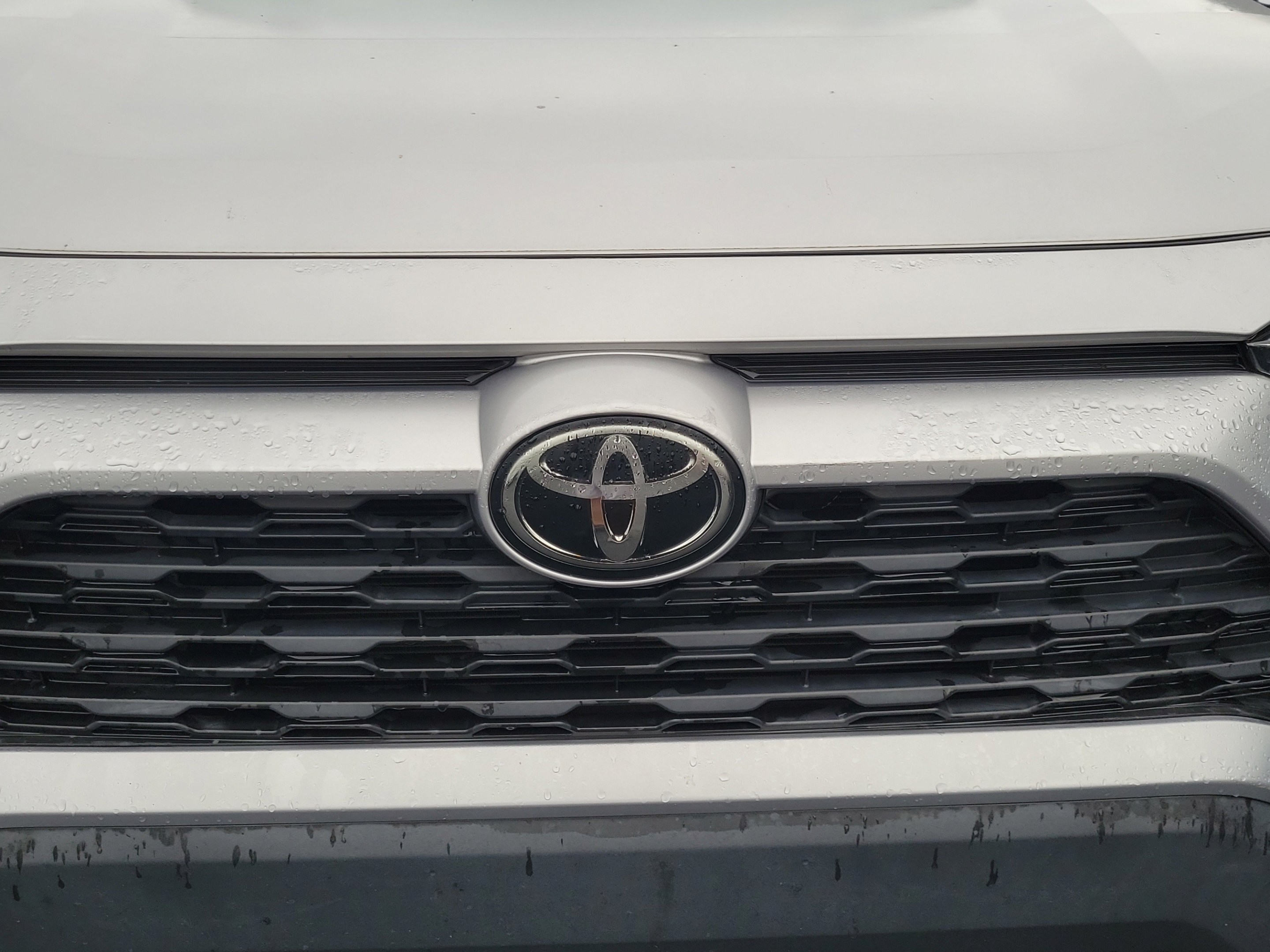 Used 2021 Toyota RAV4 LE FWD image 9
