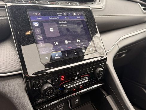 Certified 2025 Jeep Grand Cherokee Altitude image 18