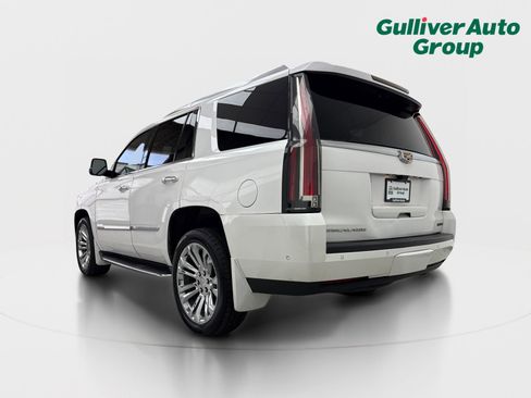 Used 2017 Cadillac Escalade Luxury AWD/4WD image 5