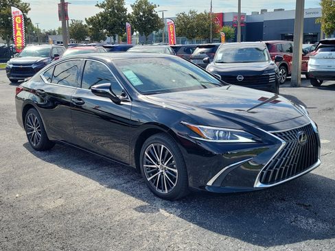 Used 2024 Lexus ES 300h w/ Premium Package FWD image 3