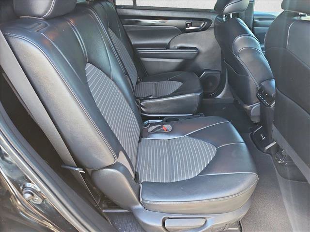 Used 2022 Toyota Highlander XSE AWD/4WD image 22
