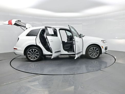 Used 2018 Audi Q7 3.0T Premium Plus w/ Premium Plus Package AWD/4WD image 3