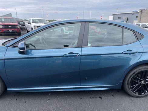 Used 2025 Toyota Camry SE image 33