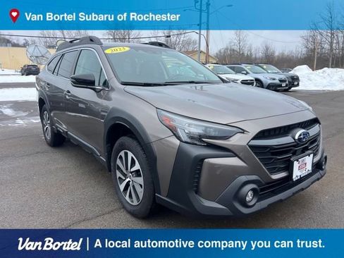 Used 2023 Subaru Outback Premium image 8