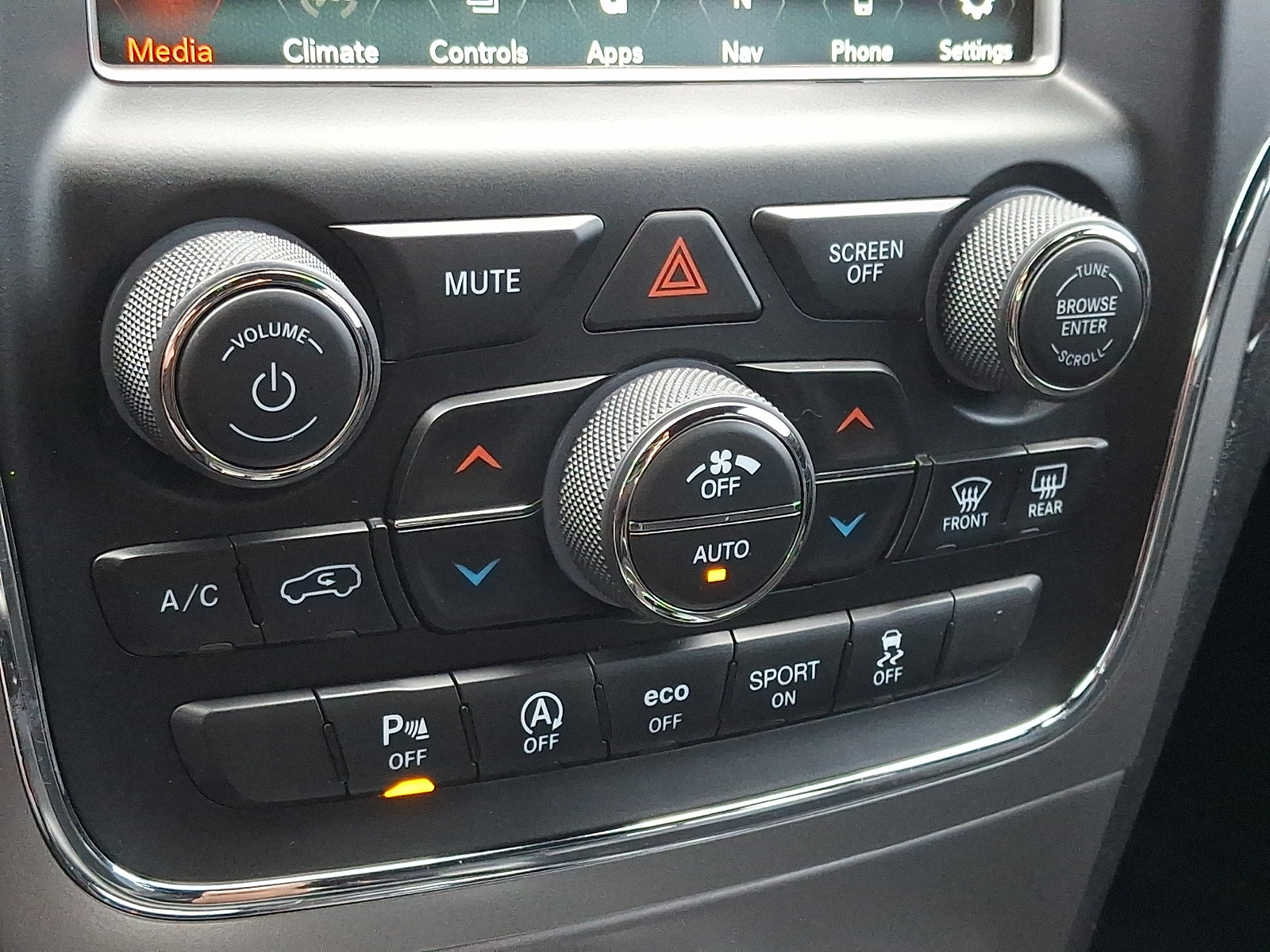 Used 2018 Jeep Grand Cherokee Altitude AWD/4WD image 15