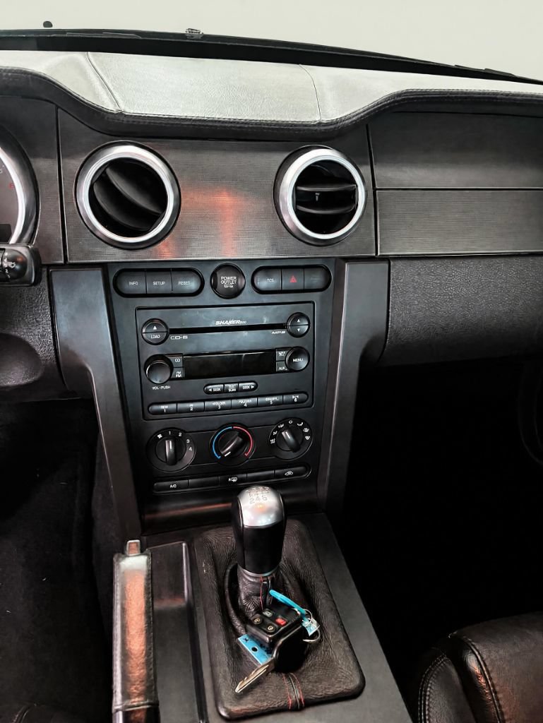 Used 2007 Ford Mustang Shelby GT500 RWD image 7
