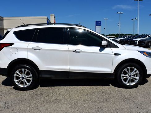 Used 2019 Ford Escape SEL FWD image 2