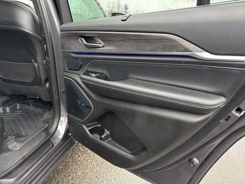 Used 2022 Jeep Grand Cherokee L Overland w/ Luxury Tech Group IV image 14