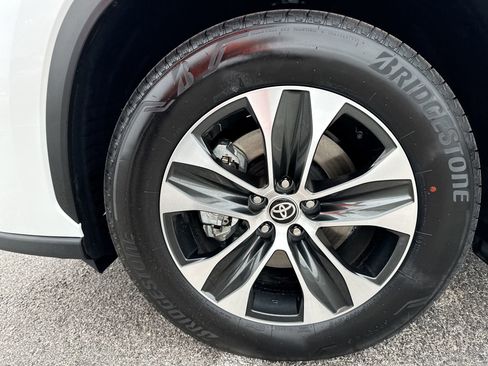 Certified 2026 Toyota Highlander XLE image 19