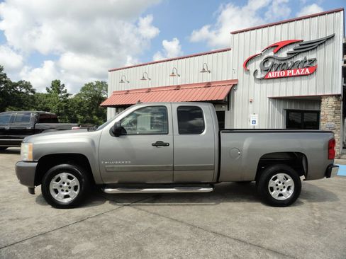 Used 2007 Chevrolet Silverado 1500 LT w/ 1LT Convenience Package RWD image 3