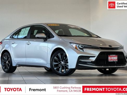 Certified 2025 Toyota Corolla SE FWD image 1