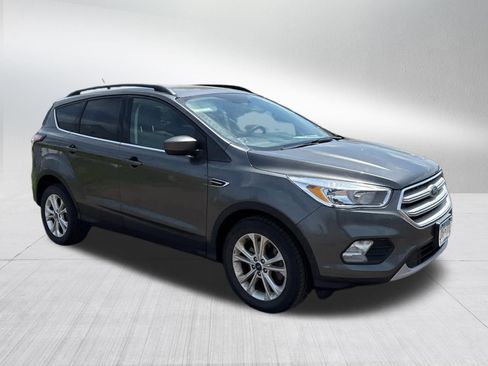 Used 2018 Ford Escape SE w/ SE Sync 3 Package AWD/4WD image 12