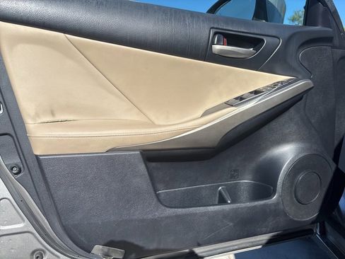 Used 2017 Lexus IS 200t image 33